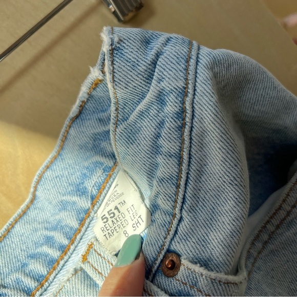 Vintage Levi's 551 Relaxed Fit Tapered Leg Light Wash Jean - Picture 9 of 11